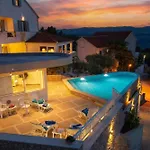 Franka With Swimming Pool بول