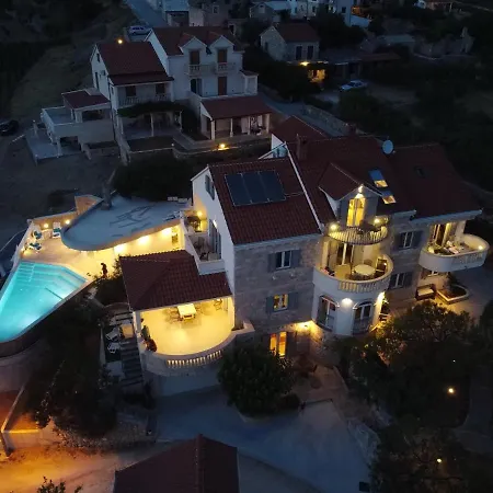 Apartment Franka With Swimming Pool