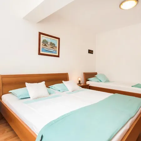 Franka With Swimming Pool Apartment