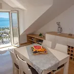 Franka With Swimming Pool Apartment