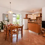 Franka With Swimming Pool Apartment