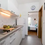 Apartment Franka With Swimming Pool Bol