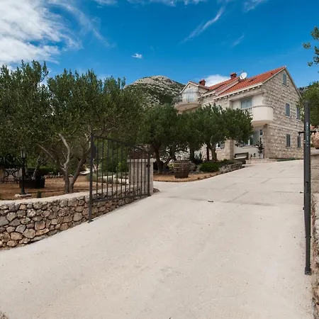 Apartamento Franka With Swimming Pool Bol