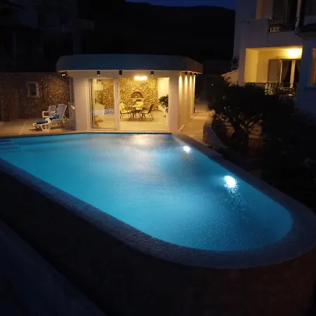 Franka With Swimming Pool *