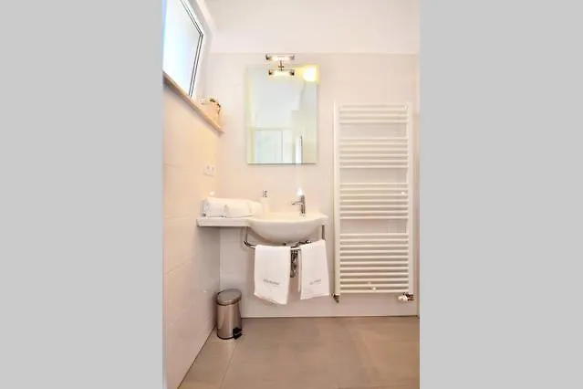 Franka With Swimming Pool Apartman Bol