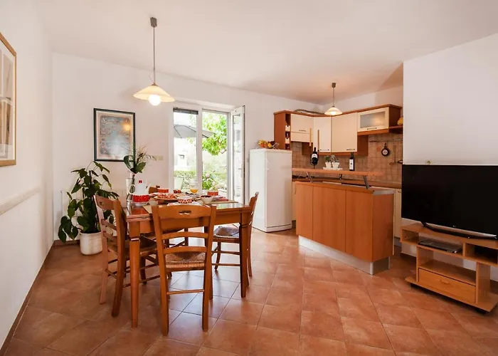 Franka With Swimming Pool Apartman